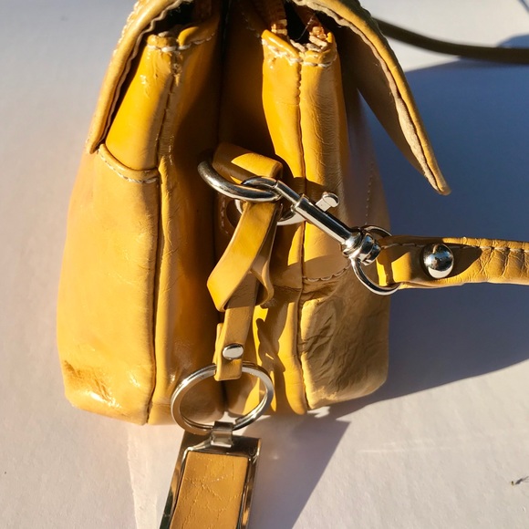 GIANI BERNINI Flashy Mustard Crossbody Purse π - Picture 4 of 8